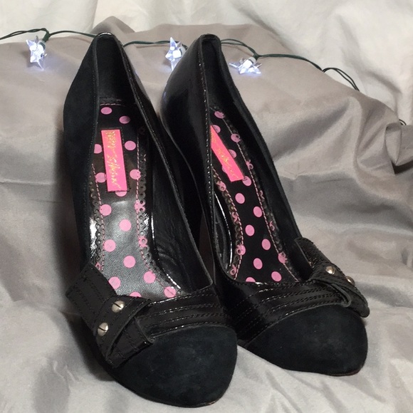 Betsey Johnson size 7 1/2 2 tone leather heels - Picture 5 of 8